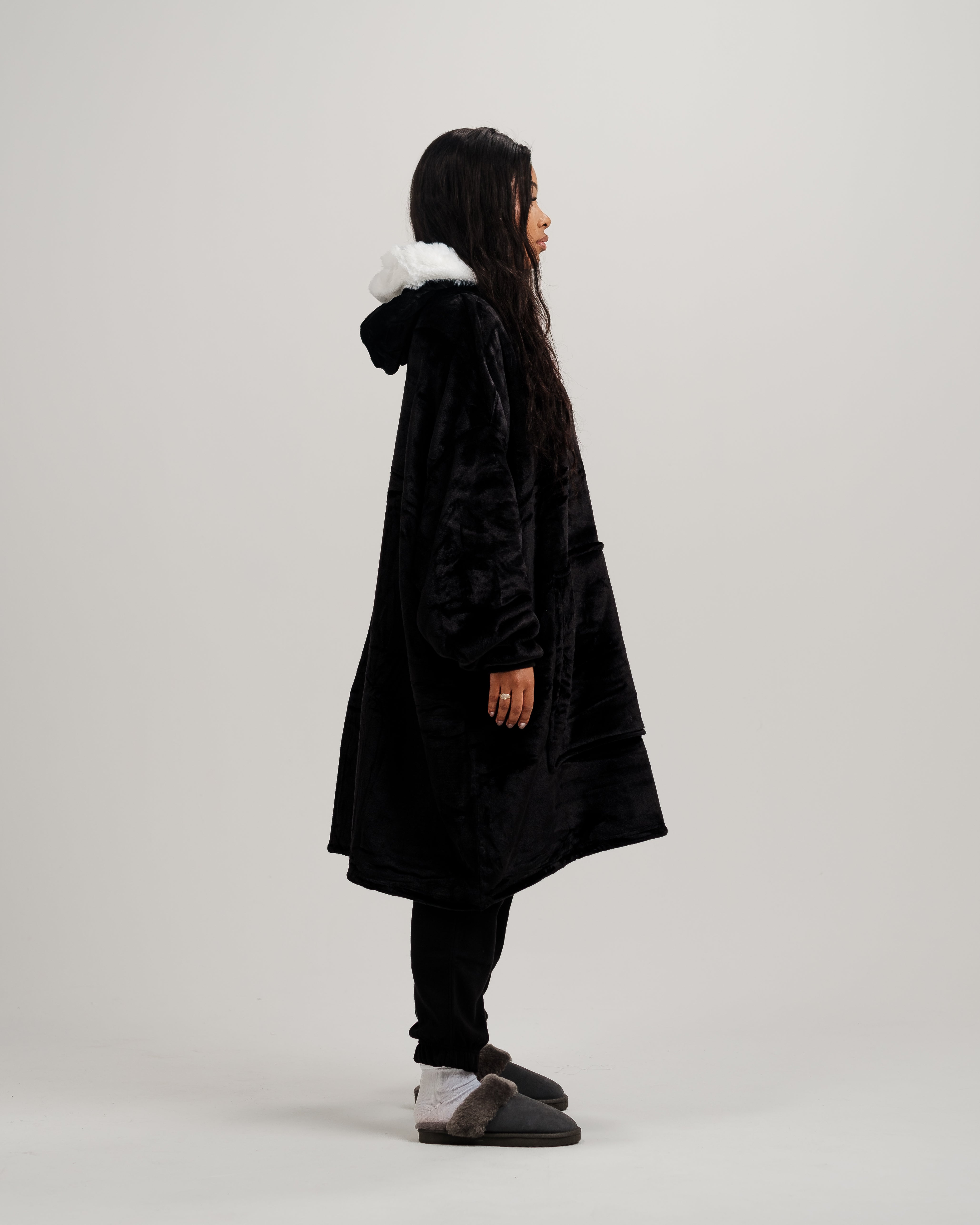 ONY Furlined Hoodie Blanket - Black