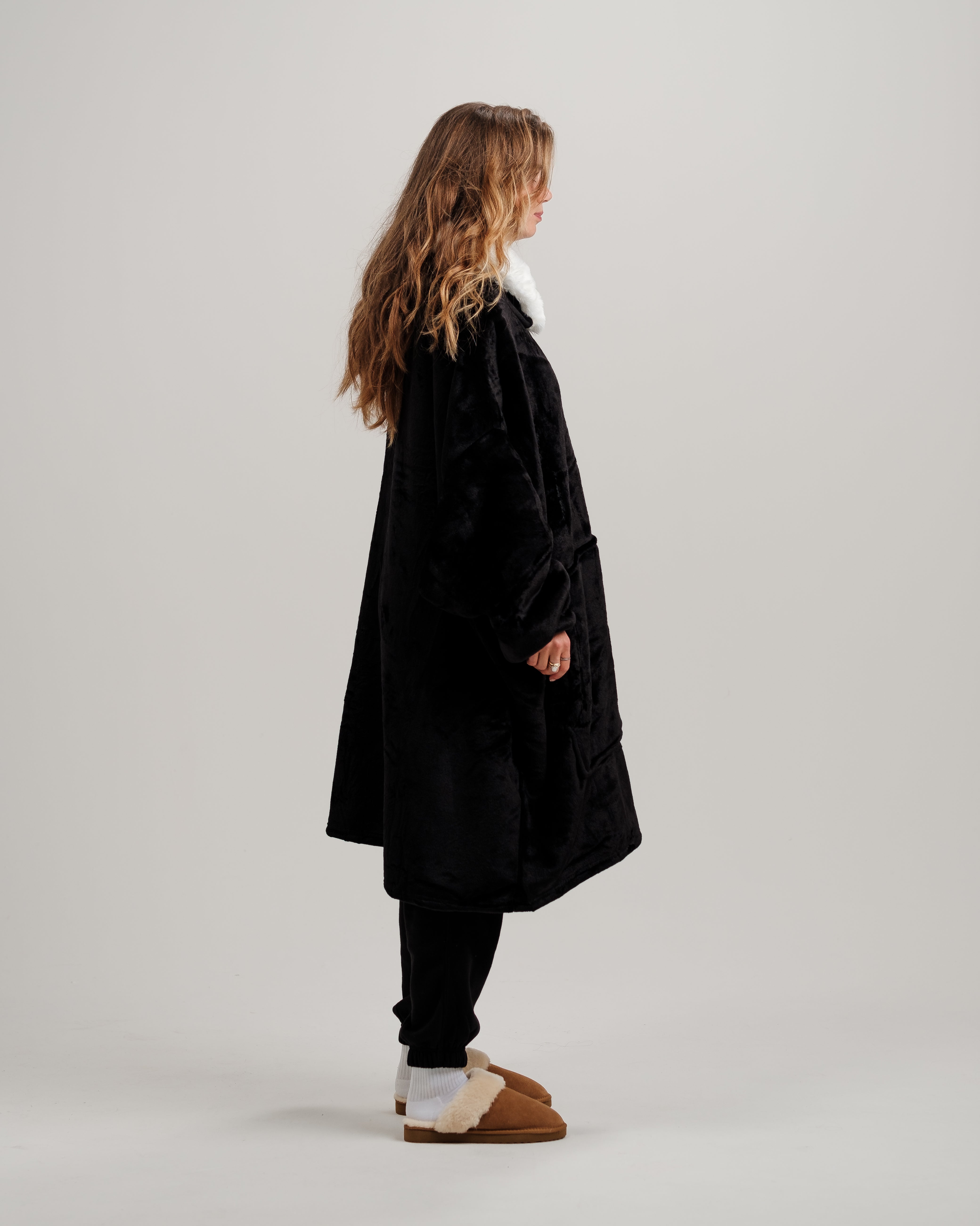 ONY Furlined Hoodie Blanket - Black