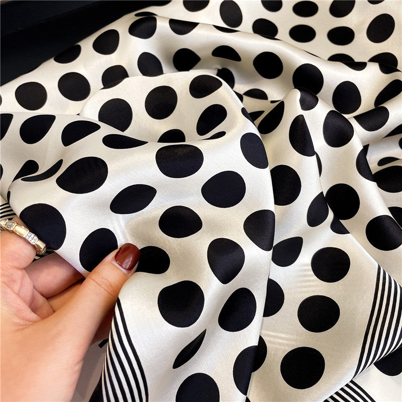 Pois Black Foulard (100% Zijde- 68cm)