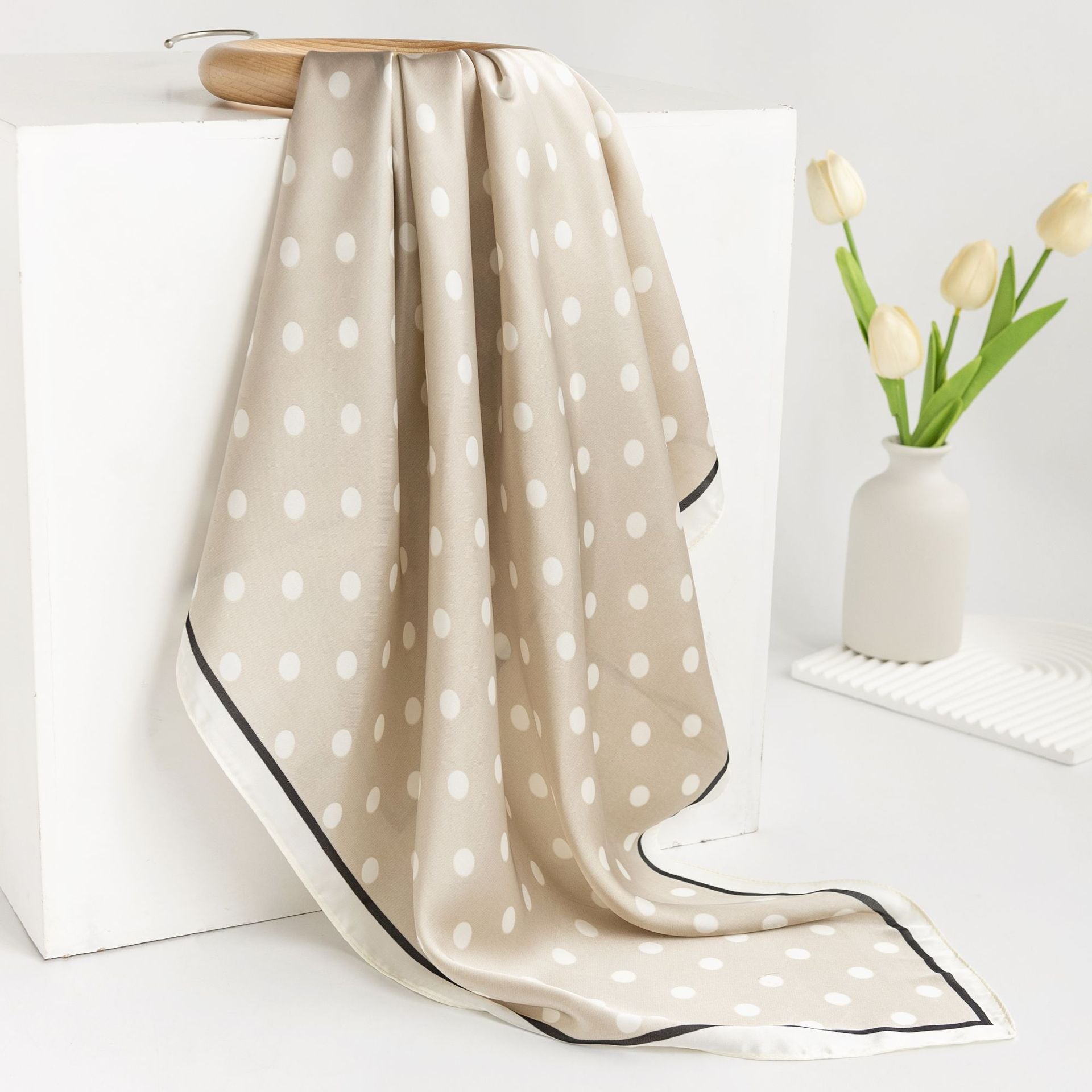 Pois Beige Foulard (100% Zijde- 70cm)